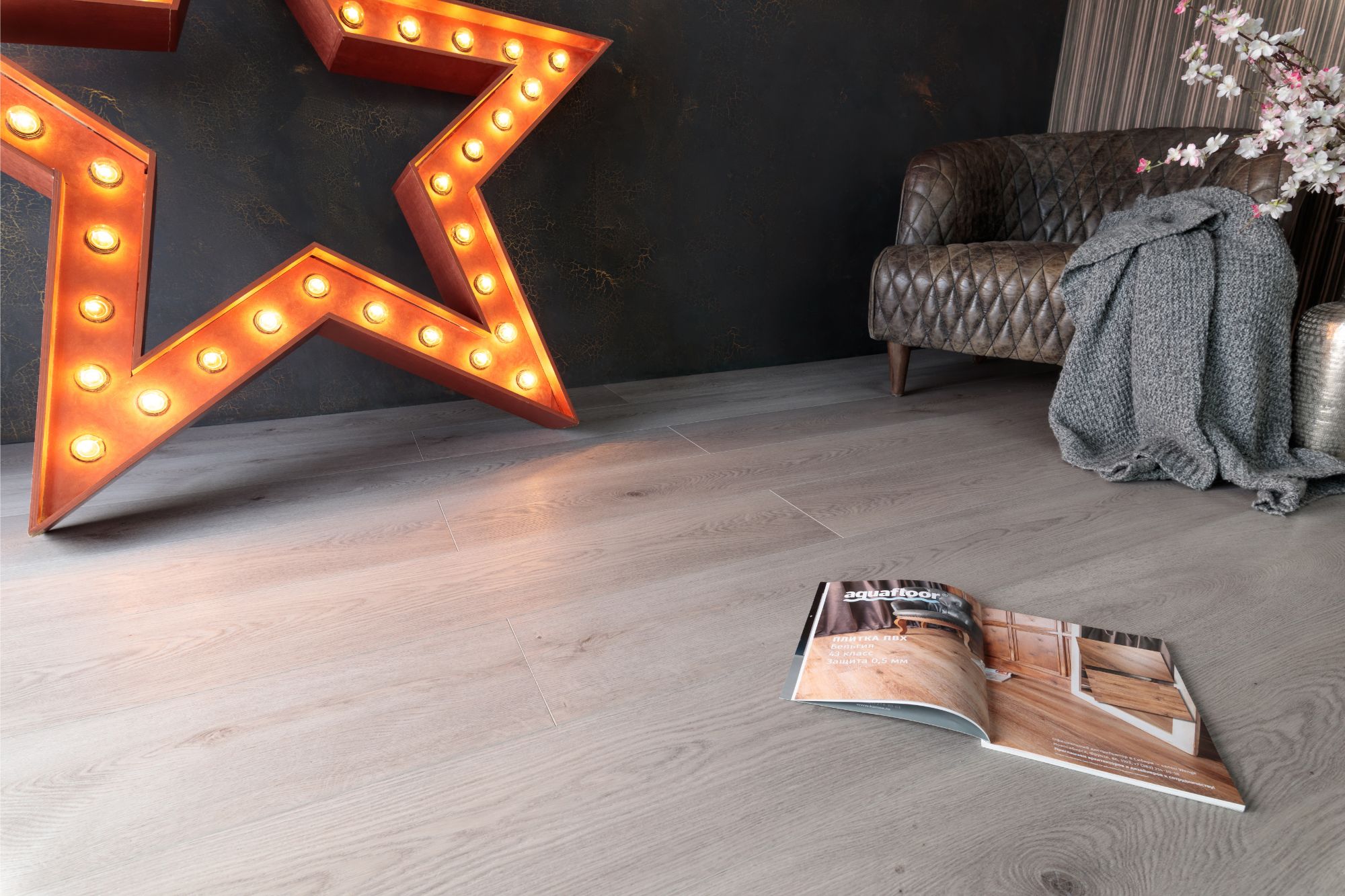 Кварцвиниловая плитка Aqua Floor Realwood XXL AF8022XXL 1800x228 Дуб Светлый замковый кварц винил напольный