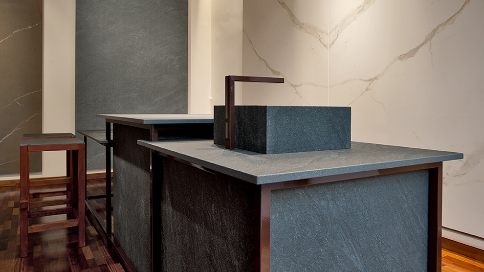 Керамогранит Laminam IN-SIDE Pietra di Cardoso Nero Nat 120x300x5,5 LAMF009447_IT