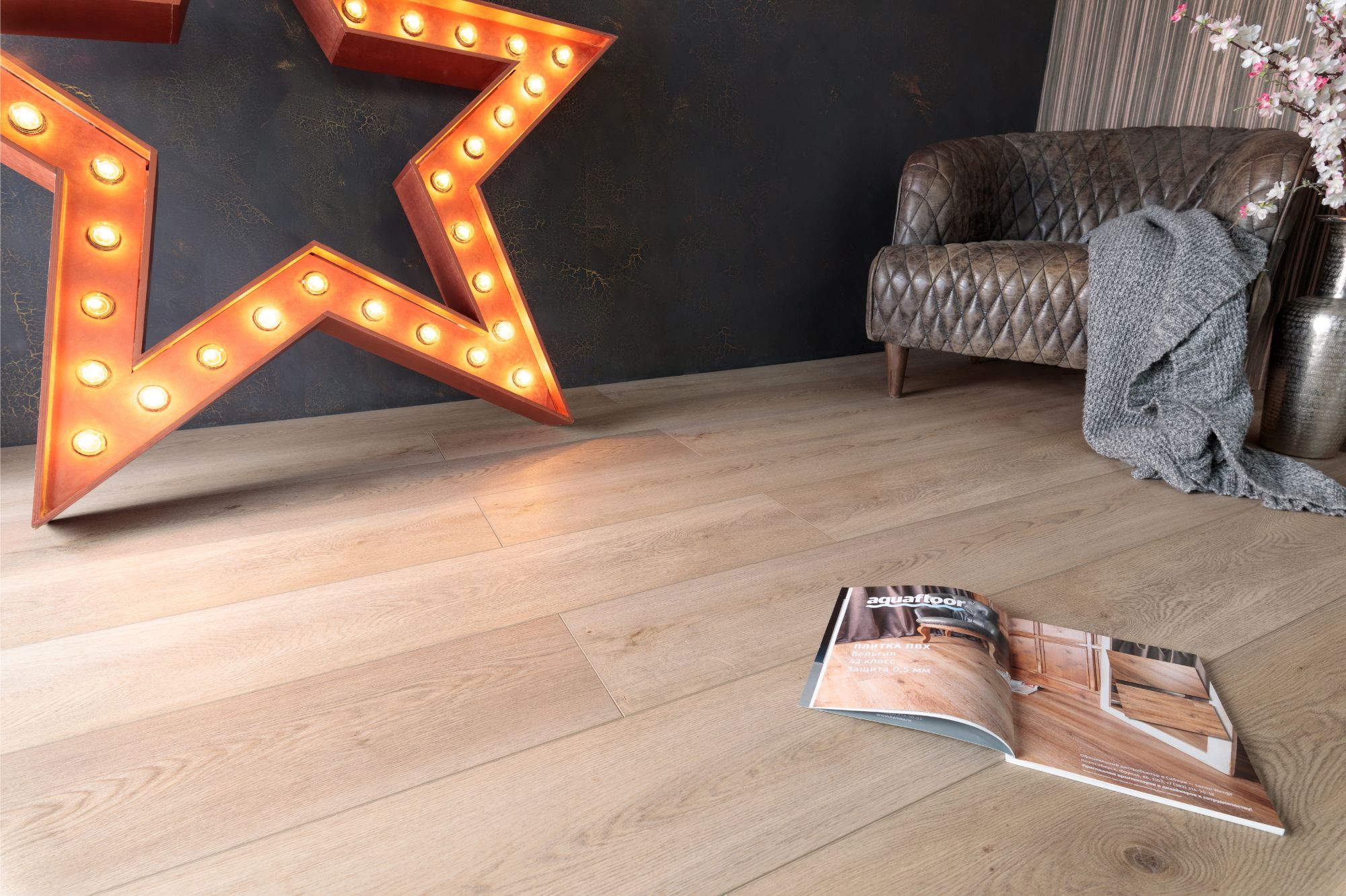 Кварцвиниловая плитка Aqua Floor Realwood XXL AF8022XXL 1800x228 Дуб Светлый замковый кварц винил напольный